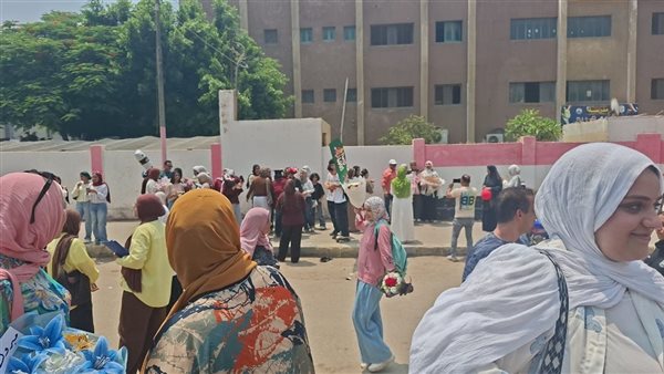 بالألعاب النارية والزغاريد والورود، احتفالات ختام ماراثون الثانوية العامة بالقليوبية (فيديو)