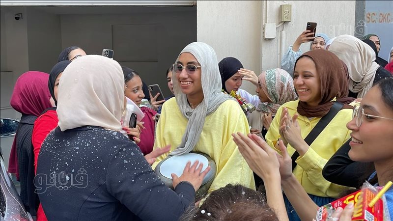 احتفالات طلاب الثانوية