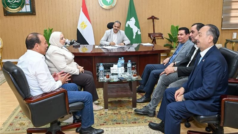  محافظ الشرقية يلتقي