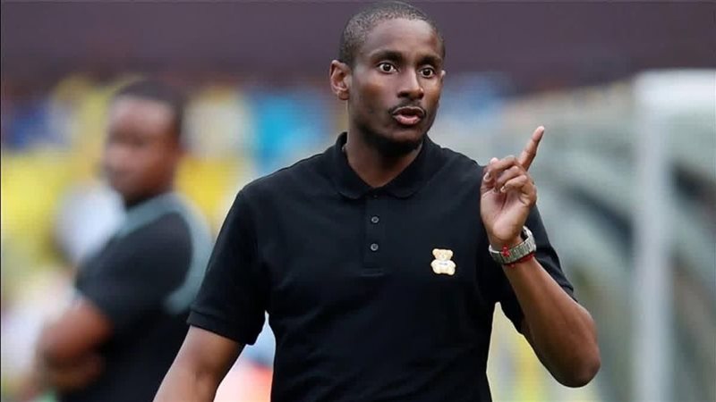 بيراميدز يعلن رسميا التعاقد مع رولاني موكوينا مديرا فنيا 