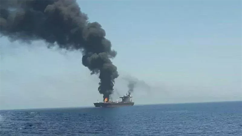 انفجار ناقلتي نفط