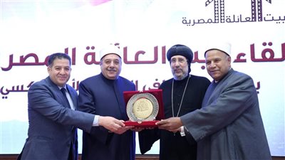 أيمن عبدالغني من 