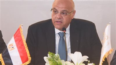 حملات مكثفة في الإسكندرية لإزالة إشغالات الباعة الجائلين 