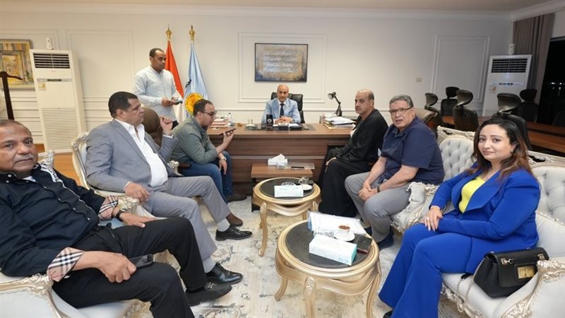 لقاء محافظ أسيوط