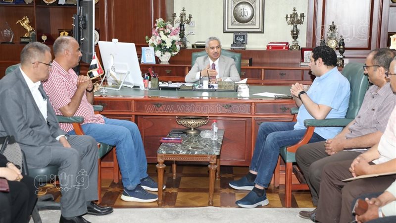 اجتماع محافظ بني