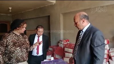 انتهت صلاحيتها منذ عام، إحباط محاولة إعادة تدوير نصف طن شيكولاتة فاسدة بالغربية (صور) 