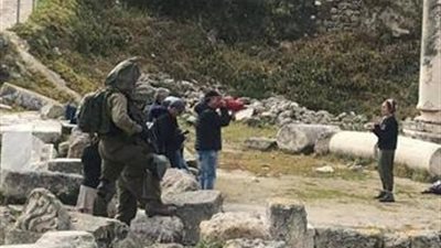 إصابة 3 فلسطينيين جراء اعتداء مستوطنين عليهم في رام الله 