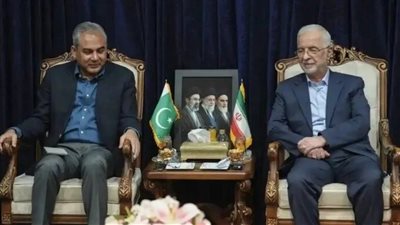 وزير الداخلية الإيراني يصل إسلام آباد 