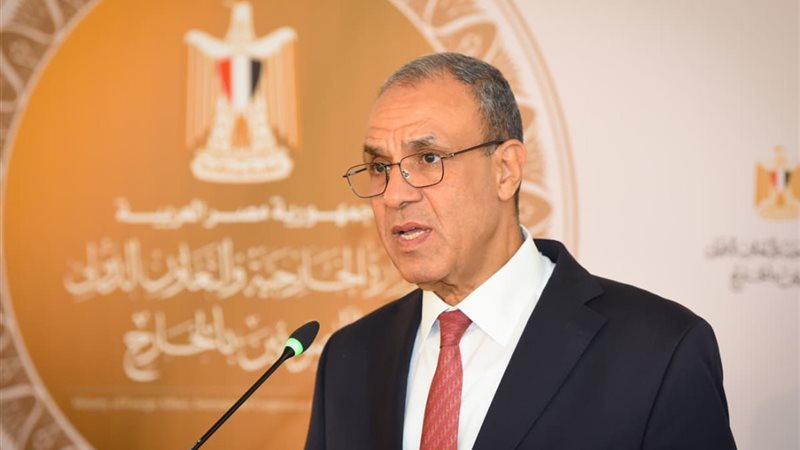 الدكتور بدر عبد العاطى