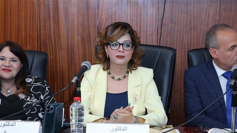 ندوة بمعرض مكتبة