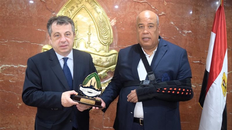 أيمن العشري خلال