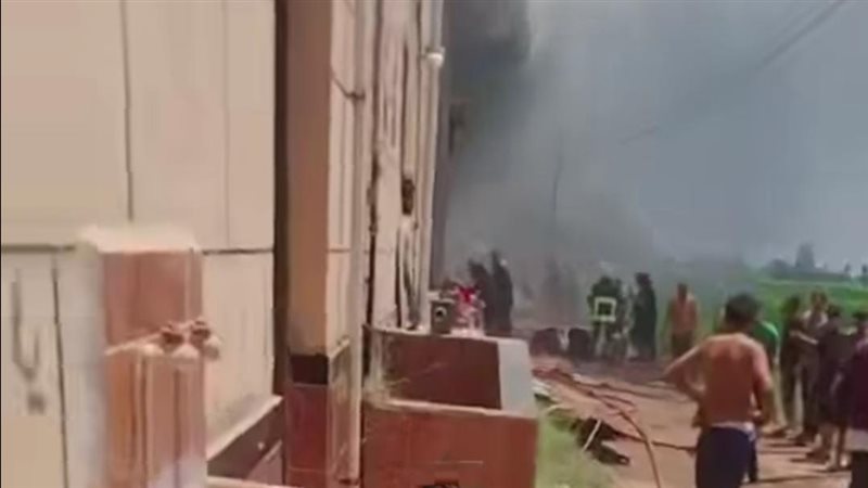 حريق هائل داخل مصنع