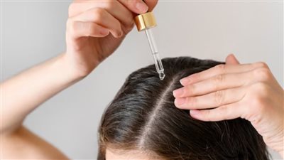أخطاء شائعة عند استخدام السيروم للشعر في الصيف 