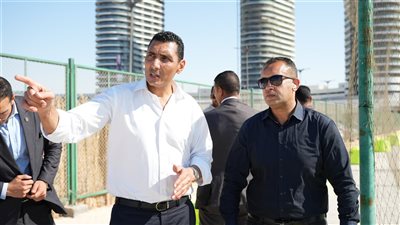 جوهر نبيل يتفقد المنشآت الرياضية بمدينة العلمين الجديدة (صور)