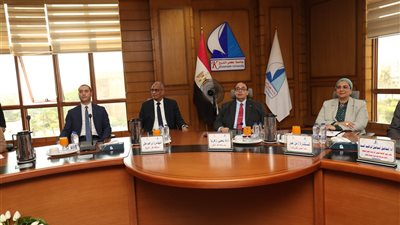 محافظ كفر الشيخ يناقش جهود توسيع نطاق المبادرات والبرامج التنموية لدعم المرأة