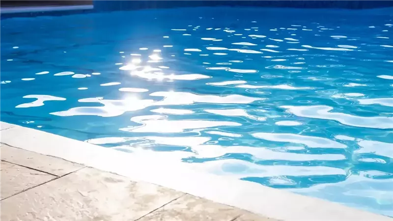 حمام سباحة في إسبانيا
