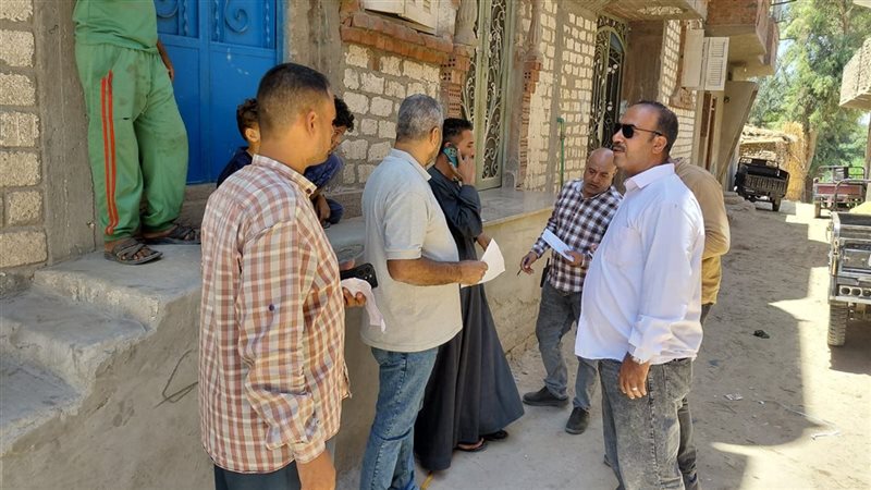 معاينة أحد المنازل