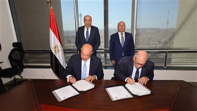 توقيع بروتوكول تعاون بين وزارتي النقل والطيران المدني لتطوير وصيانة المطارات