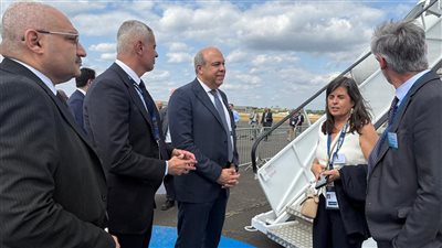 الحفني يبحث مع «إيرباص» مستجدات برنامج تسليم طائرات A350 لمصر للطيران 