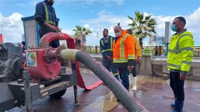 جولة تفقدية لرئيس شركة الصرف الصحي بالإسكندرية