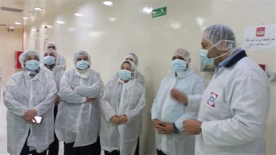 القوى العاملة تتابع خطط الطوارئ وإجراءات الوقاية من كورونا بإحدى شركات الأدوية ببورسعيد