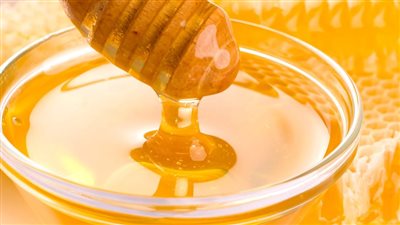 مخاطر الإفراط في تناول عسل النحل.. احذريها