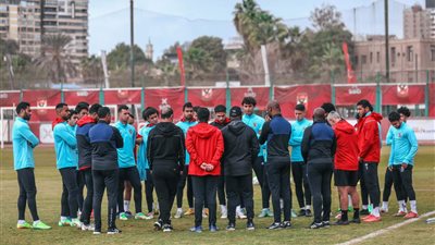 موسيماني يحاضر اللاعبين استعدادًا لمباراة الإسماعيلي 