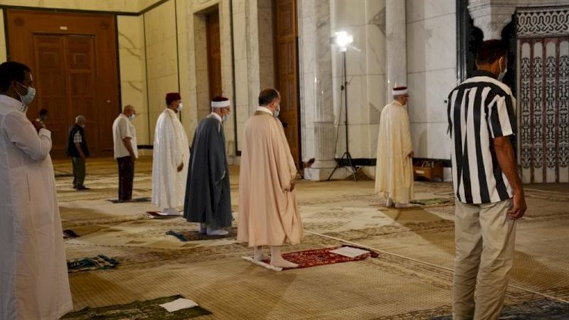 تعليق صلاة الجمعة