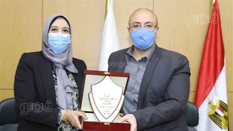 محافظ بني سويف يكرم