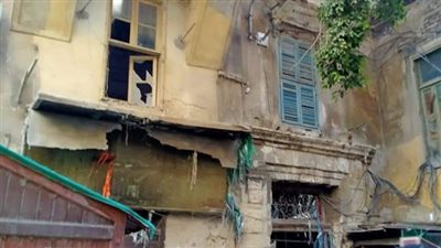 سقوط أجزاء من عقار بحي الجمرك في الإسكندرية