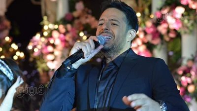 محمد حماقي يشعل حفل زفاف ابنة شوقي غريب | فيديو وصور 