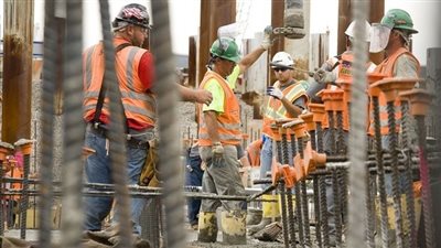 كوابيس المصريين.. ما لا يطلبه العمال فى 2022.. بيع شركات قطاع الأعمال العام.. وإقرار قانون العمل الجديد 