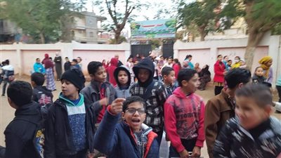 المناهج طويلة والمدرسين غير مؤهلين.. أبرز آراء أولياء أمور طلاب رابعة ابتدائي بالدقهلية | فيديو 