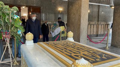 مواطنون يتوافدون على ضريح جمال عبد الناصر في ذكرى ميلاده | فيديو 