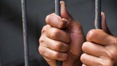 حبس عاطل لاتهامه بحيازة كمية من المواد المخدرة في المرج