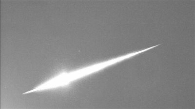 شهب القيثارة تزين السماء الليلة