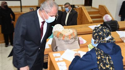 رئيس جامعة القناة يتفقد الامتحانات بكليات الجامعة| صور