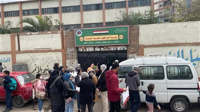 طالب بأولي ثانوي أمام لجنة امتحانات رابعة ابتدائي: منهجهم أصعب من منهجنا | فيديو