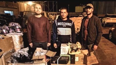 جمارك سفاجا تحبط محاولة تهرب جمركي لأسلحة بيضاء وأقراص مخدرة وساعات ذكية 