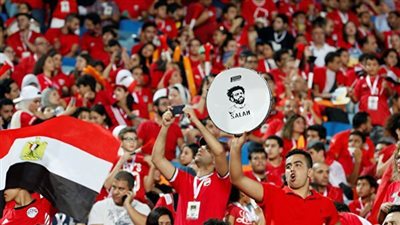 مشجعو مصر بعد بداية مباراة المنتخب أمام غينيا: عايزين رجولة بنلعب على بطولة | فيديو