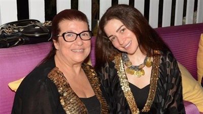 مي عز الدين تعلن إصابة والدتها بفيروس كورونا