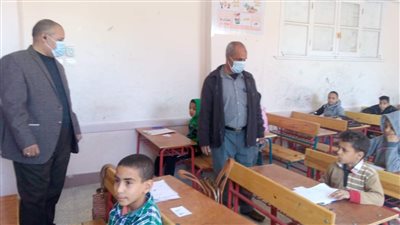 انتظام طلاب الصف الرابع الابتدائي في قنا|صور 