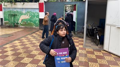 سيارات شرطة تمشط محيط لجان رابعة ابتدائي في قنا 