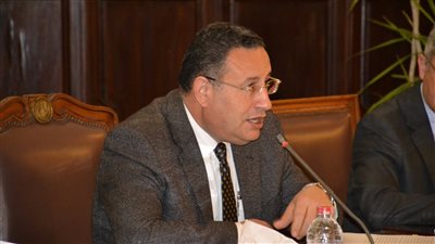 قرارات عاجلة لرئيس جامعة الإسكندرية لتقديم خدمات طبية وعلاجية متميزة للعاملين 