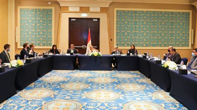 وزيرة البيئة تعقد جلسة تشاورية بحضور 3 وزراء لبحث استعدادات COP27