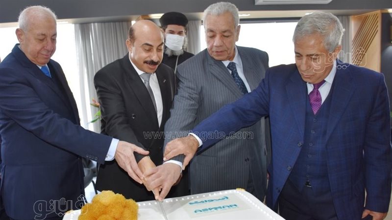 محافظ أسوان والمحافظين