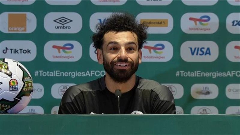 محمد صلاح قائد منتخب