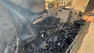 آثار حريق مخزن الخردة بالسيدة زينب | فيديو وصور 