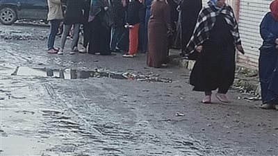 نشرة الإسكندرية l الشوارع تغرق في مياه الأمطار.. والغرفة التجارية تناقش قانون العمل