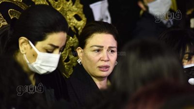 إلهام شاهين ووفاء عامر في عزاء وائل الإبراشي| صور